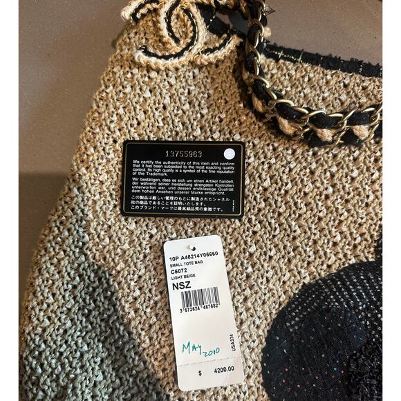 CHANEL Coco Country Camellia Tote - Picture 16 of 16